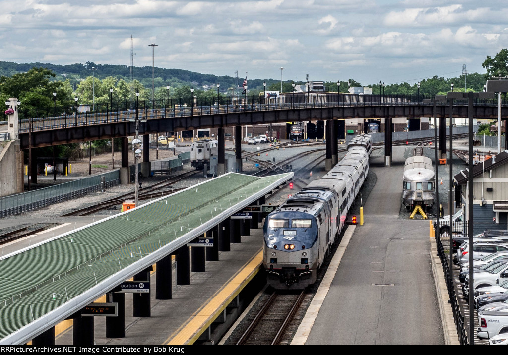 AMTK 99 leads the eastbound Lake Shore Limited into Albany-Rensselaer station